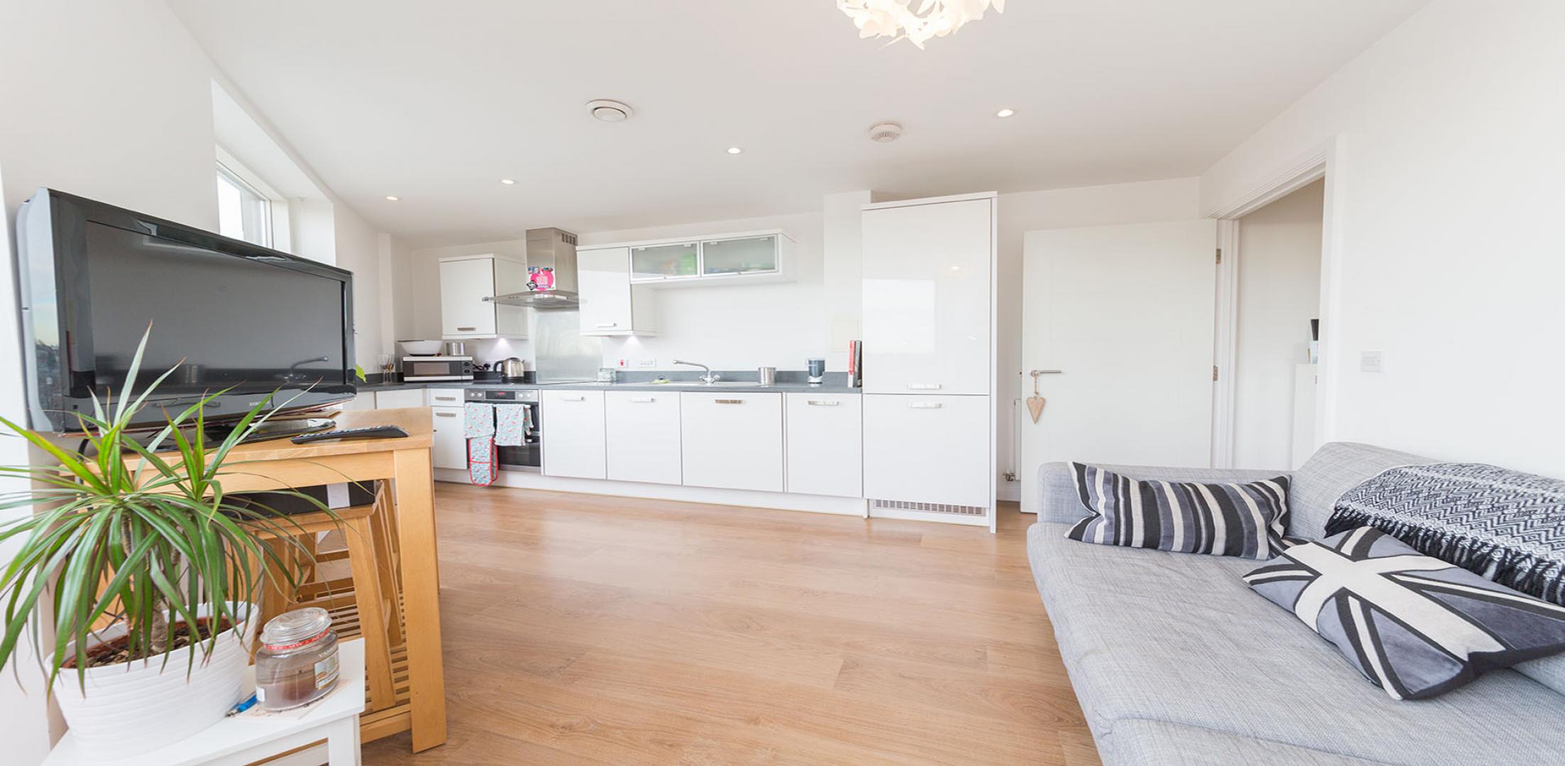 			1 Bedroom, 1 bath, 1 reception Apartment			 Banister Road, QUEENS PARK 